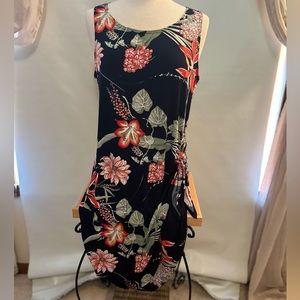 NWT Roz and Ali floral dress. Slimming with tie on the side.